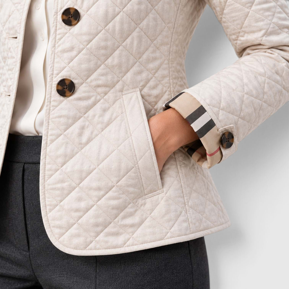 Monvaline | Women’s Lightweight Quilted Coat for Cool Weather and City Wear